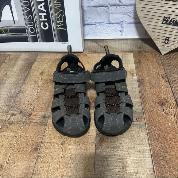 Teva Forebay men’s brown hiking sandals size 8